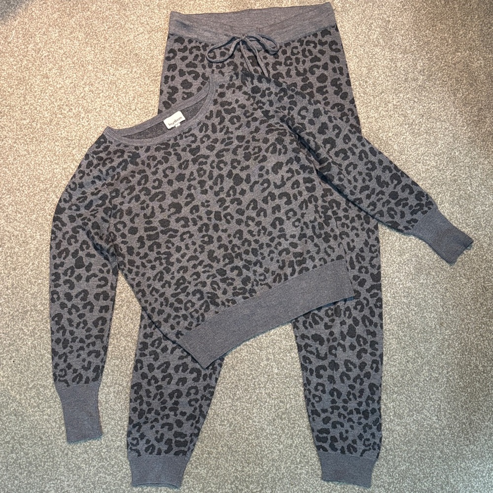 Women’s Small Knitted Gray Leopard Print Sweater and Joggers Set